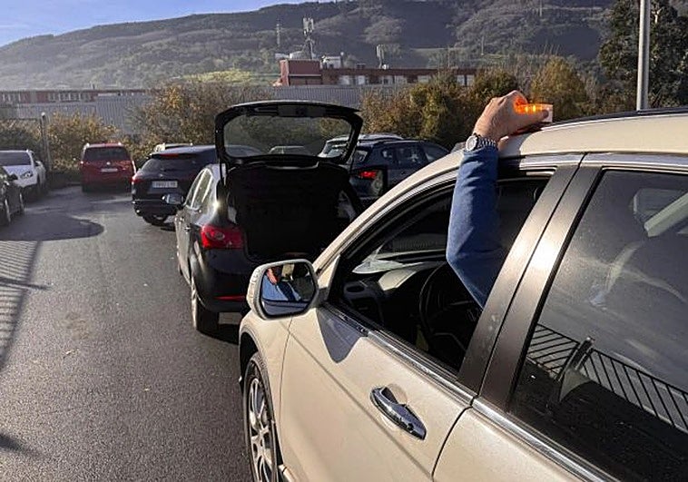 La DGT la lía: retira cuatro modelos de balizas V-16 a días de ser obligatorias