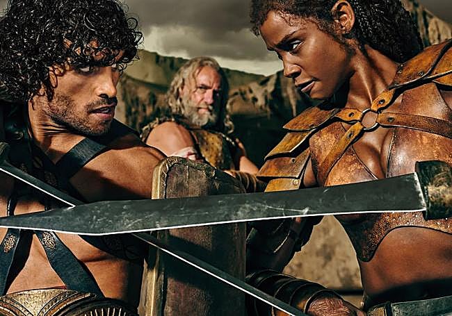 Jordi Webber y Tenika Davis, en un fotograma de la serie.