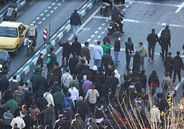 Una manifestaci&oacute;n en las calles de Teher&aacute;n por el deterioro econ&oacute;mico del pa&iacute;s.