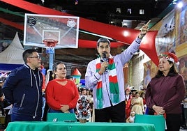 Maduro habla durante una celebraci&oacute;n navide&ntilde;a en Caracas.