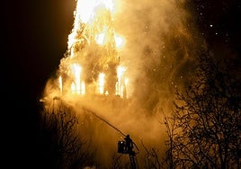 Un incendio destruye una hist&oacute;rica iglesia de &Aacute;msterdam durante la Nochevieja