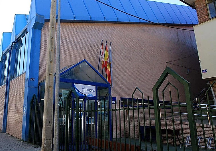 Pillados tras colarse en Nochevieja en la piscina cubierta para tener relaciones sexuales