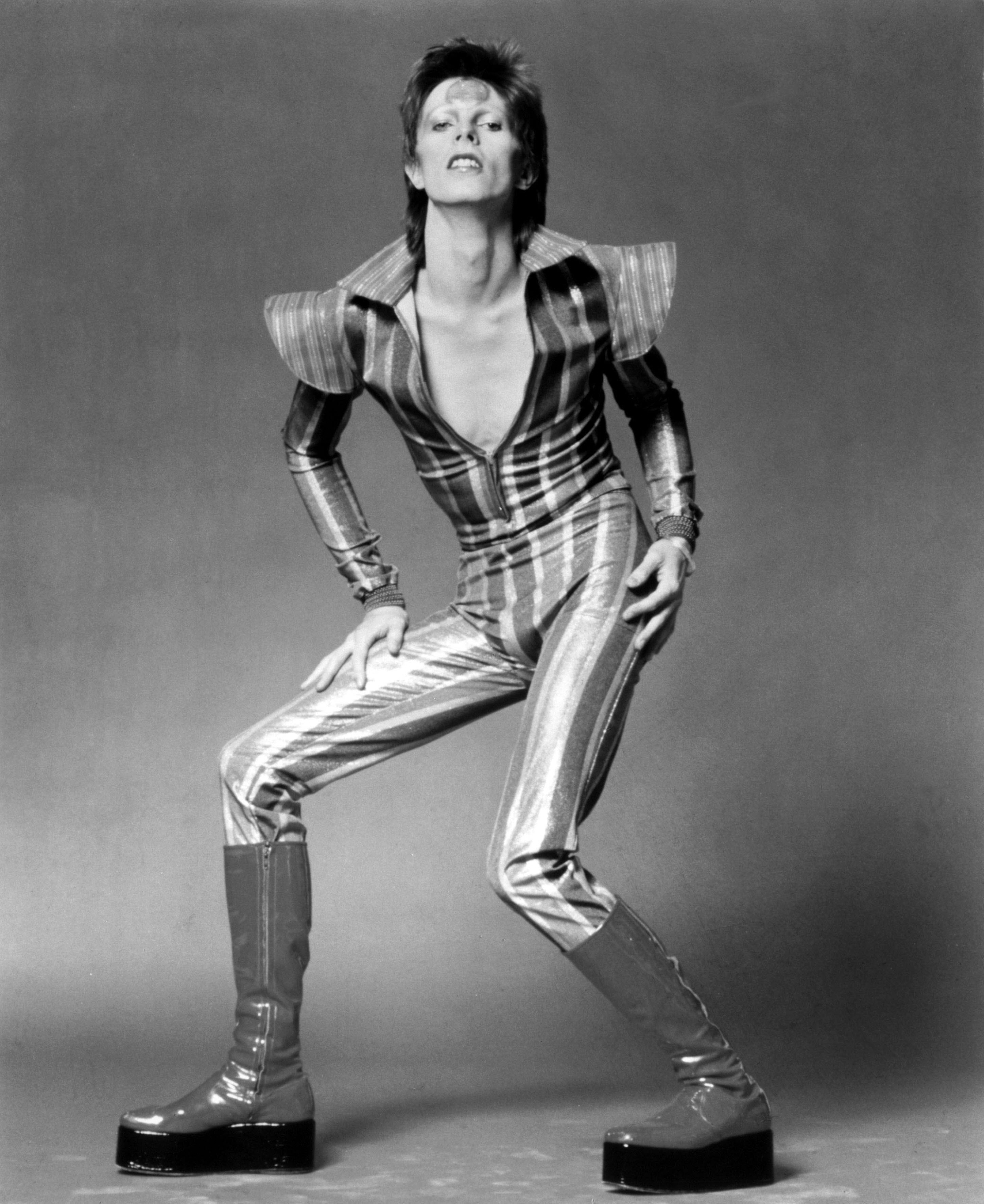 Bowie, Ziggy Stardust'ı oynuyor.