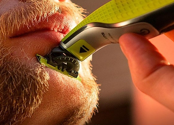 Di adiós a la irritación y apuesta por la versatilidad en tu rutina de afeitado con la maquinilla OneBlade 360 de Philips