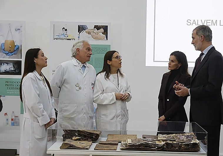 Las fotos recuperadas del barro conmueven a los Reyes