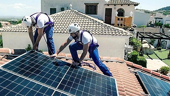 El apagón dispara el interés por el autoconsumo pero el ritmo de crecimiento sigue en caída