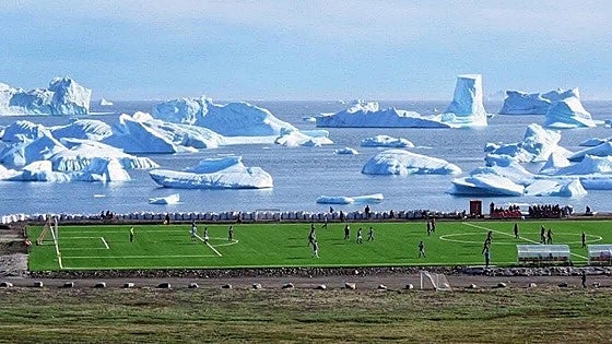 Groenlandia, el territorio que ambiciona Donald Trump, tiene la liga de fútbol más corta del mundo