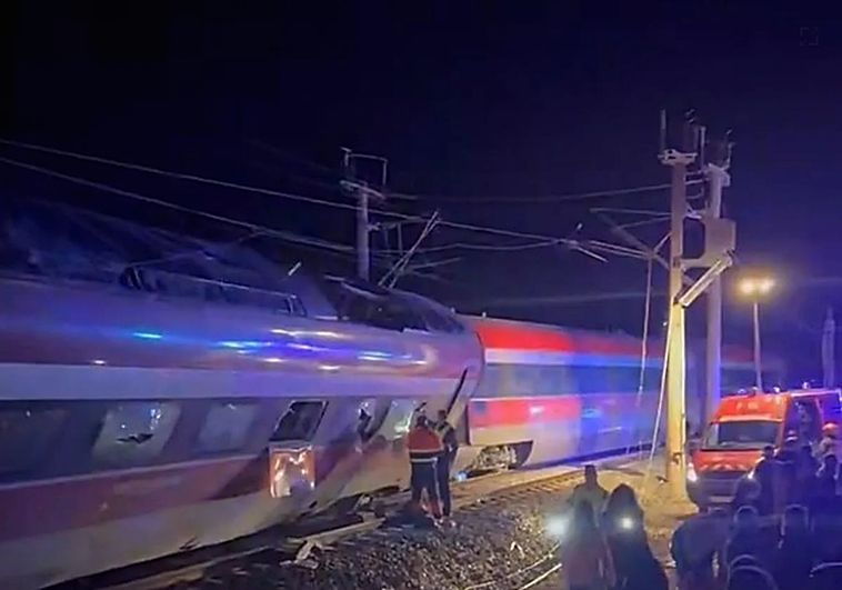 Al menos diez fallecidos y 25 heridos graves en el descarrilamiento de dos trenes a la altura de Córdoba