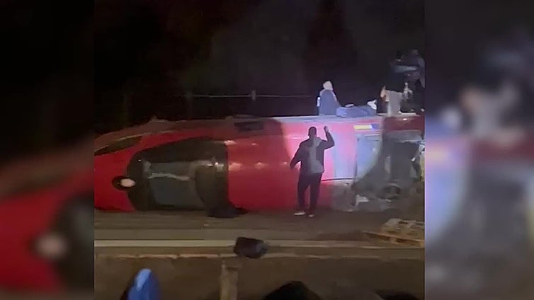 Vídeo primeras imágenes del tren tras descarrilar en Adamuz (Córdoba)