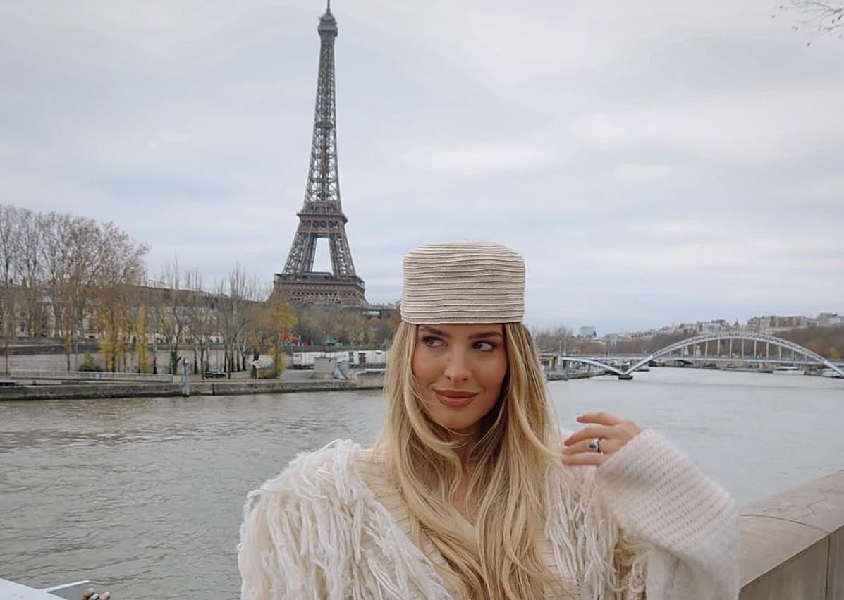 Imagen secundaria 1 - Las influencers Marta Lozano y Teresa Andrés y la de la fundadora y directora creativa de Zahati, Sandra Mira, en su taller.