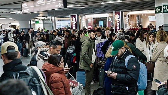 Unos 32.000 billetes cancelados diarios y sin servicio hasta finales de semana