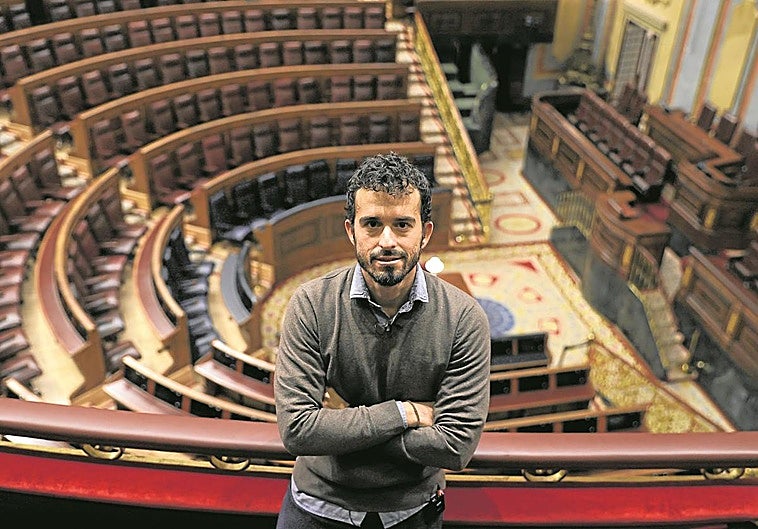 Vox explora su perfil obrero con Hache