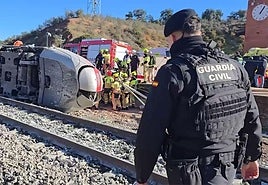 Vista del lugar del accidente de trenes cerca de Adamuz (Córdoba) este lunes.