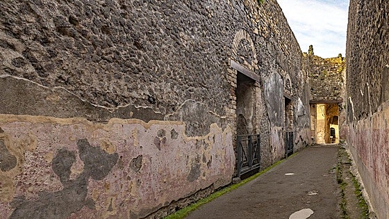 Última tecnología para recuperar los grafitis de los muros de Pompeya