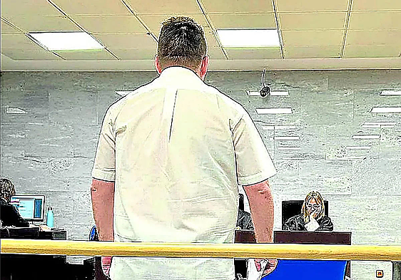 Un condenado por intentar quemar viva a su pareja pide en prisión el cambio de género