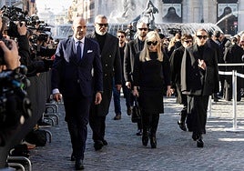 El mundo de la moda y del cine despide a Valentino