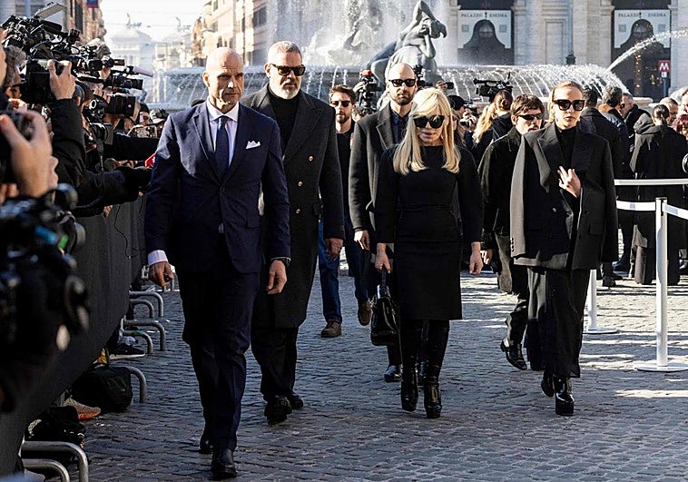 El mundo de la moda y del cine despide a Valentino