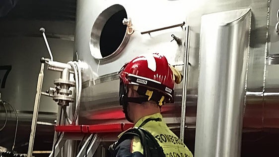 Un trabajador muere al inhalar gases tóxicos en una bodega de Valdepeñas