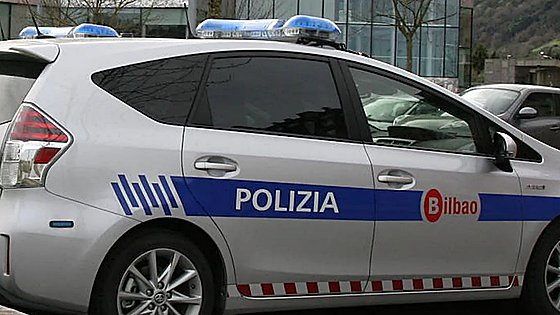 Incumple una orden de alejamiento, se da a la fuga con su hijo y provoca un accidente en Bilbao