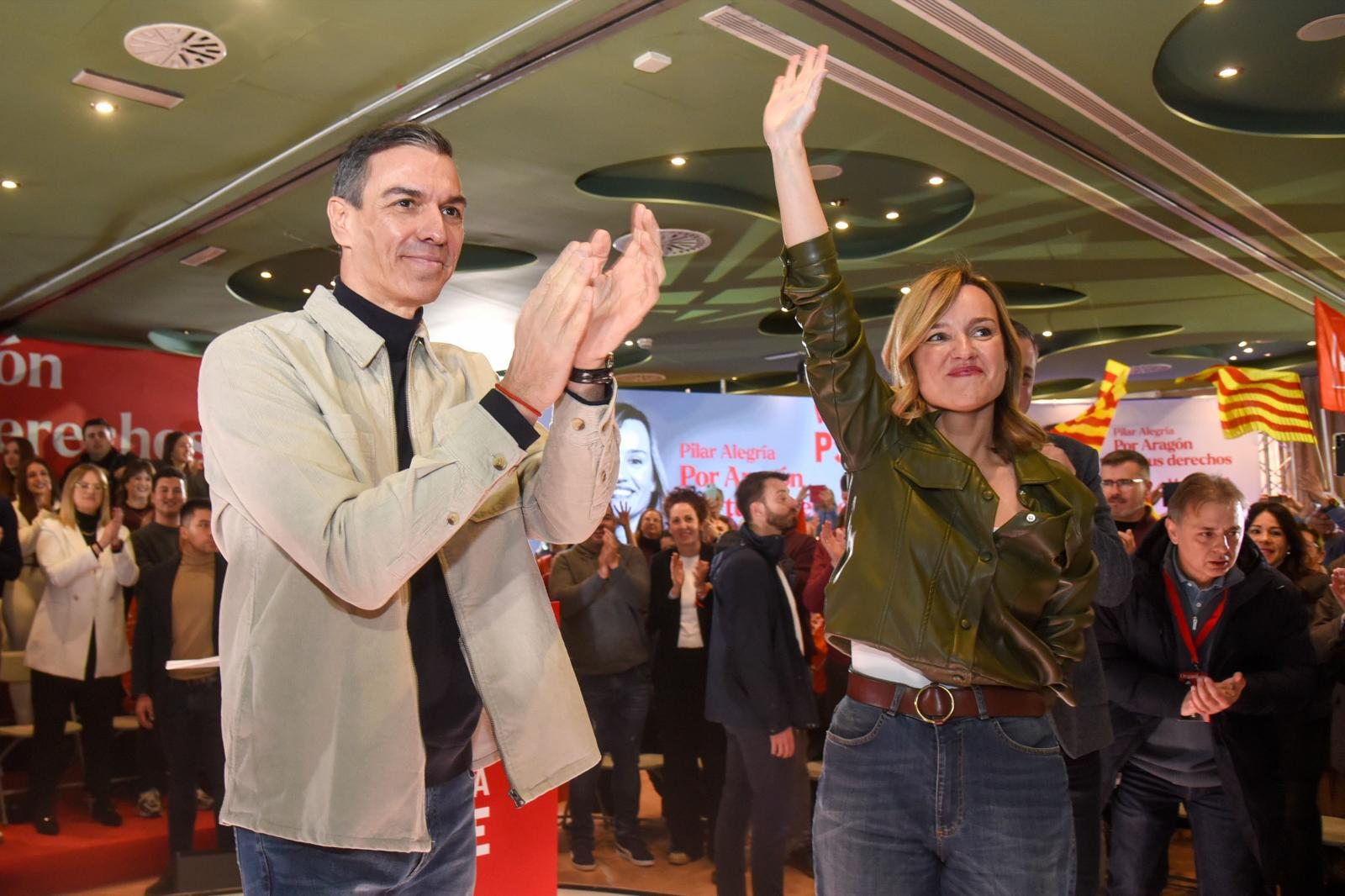 Sánchez reivindica a Puente y acusa al PP en plena crisis por Adamuz de «hacer negocio» con los servicios públicos