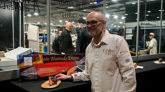 El pastelero Eric Ortuño, ganador de la primera edición del Concurso de Mejor Cruasán Gourmand con Salmón Ahumado