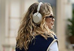 Silencio absoluto y sonido premium: así conquistan los auriculares de diadema Sony WH-1000XM5