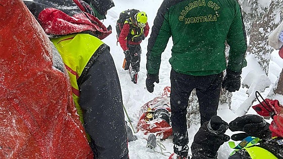 Un esquiador muerto y otro herido por un alud fuera de pistas en Cerler