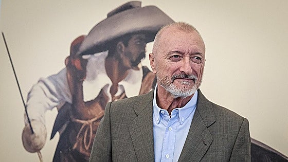 Pérez-Reverte aplaza las jornadas sobre la Guerra Civil tras la polémica con Uclés