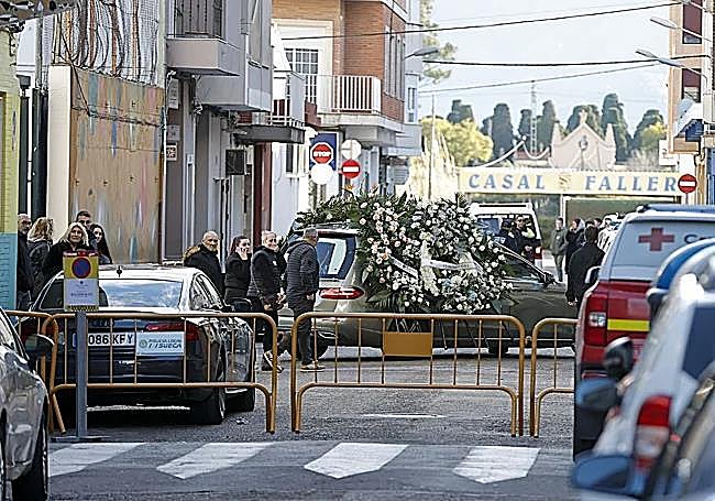 Cientos de personas despiden al pequeño Álex en un funeral en la Iglesia de Nuestra Señora de Fátima de Sueca.