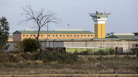 Los sindicatos denuncian un motín y agresiones a funcionarios en la prisión de Huelva