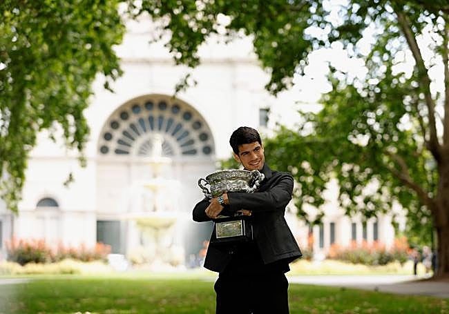 Carlos with the Australian Open trophy in the gardens next to the Royal Exhibition Building, next to the Melbourne Museum