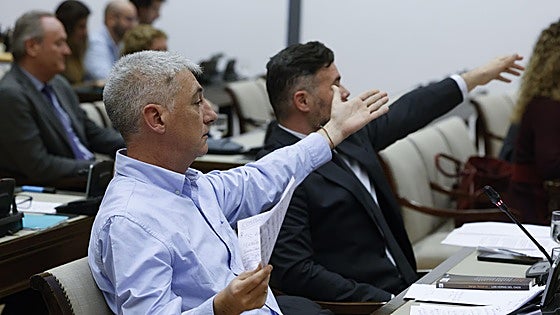Feijóo se enzarza con Bildu y Rufián, que lo acusa de encubrir a un «homicida y un psicópata»