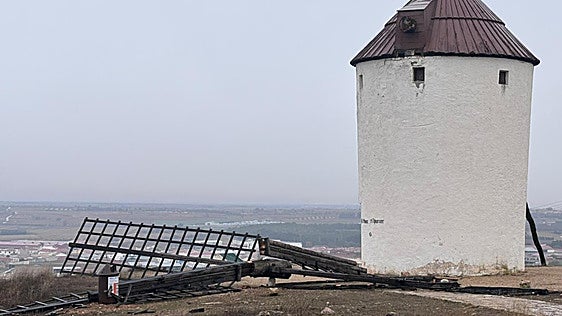 La borrasca Kristin destroza varios molinos de viento centenarios en La Mancha