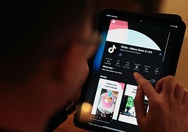 Bruselas concluye que el «diseño adictivo» de TikTok podría dañar la salud mental de los menores