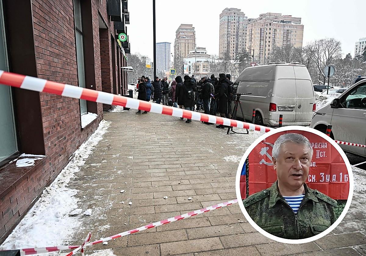Exterior del edificio residencial de Moscú donde se produjo el atentado. A la derecha, el general Alexéyev.