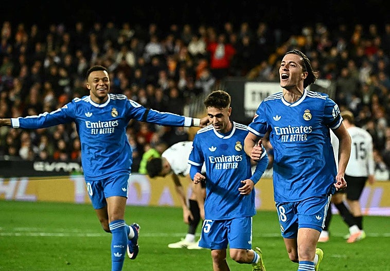 El Real Madrid gana al Valencia con orden y pegada