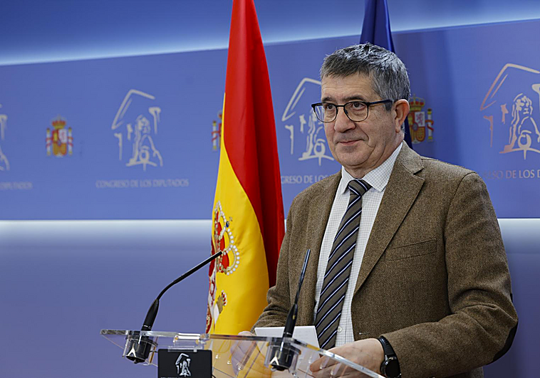 El PSOE expresa su «pena» hacia Felipe González e ironiza con que «Dios ataque al puto amo»