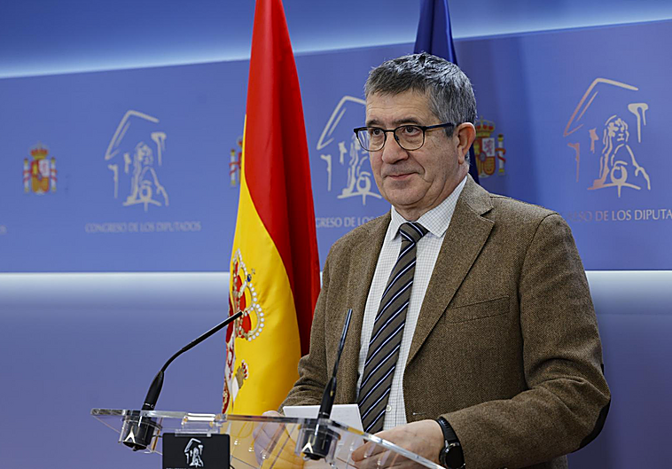 El PSOE expresa su «pena» hacia Felipe González e ironiza con que «Dios ataque al puto amo»