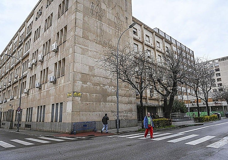 Condenan en Badajoz a 30 años de cárcel a un padre por agresión sexual a sus dos hijas menores y a 19 años a la madre por cómplice