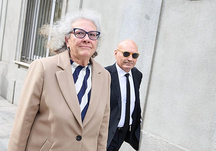 El chófer de Carmen Pano declara que la acompañó a Ferraz y vio el dinero «en tacos» de 50 euros