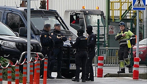 El registro de Sidenor culminó tras una investigación secreta de la Policía desde hace un mes