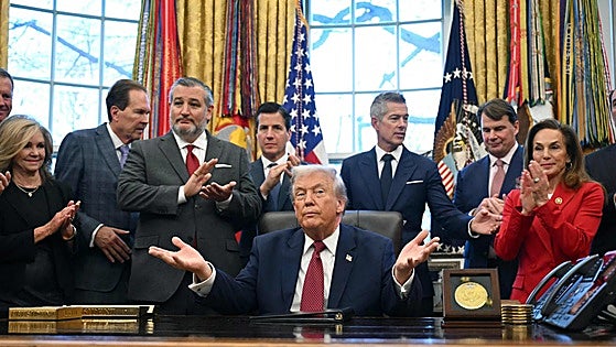 Trump revierte las políticas climáticas de EE UU para beneficiar a la automoción