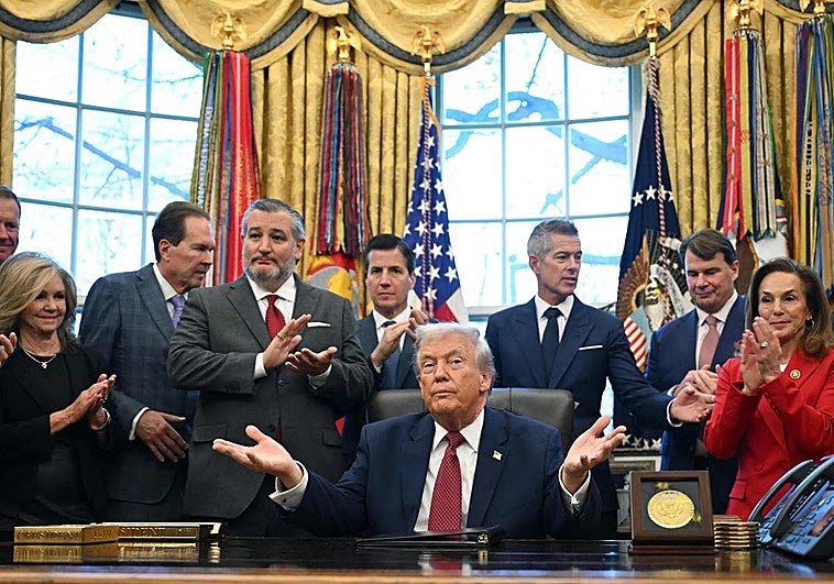 Trump revierte las políticas climáticas de EE UU para beneficiar a la automoción