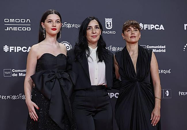 Blanca Soroa, Alauda Ruiz de Azúa y Patricia López Arnaiz en la gala de los Premios Forqué.