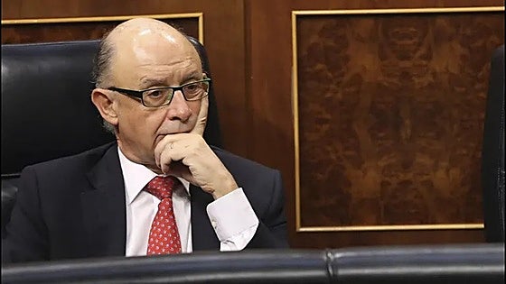 Hacienda sospecha que el despacho fundado por Montoro fragmentó pagos para ocultar mordidas por las 'leyes a la carta'