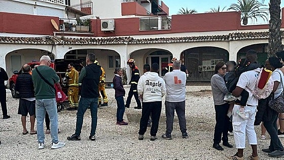 Dos personas mueren y otra resulta herida grave en el incendio de un piso en Alicante