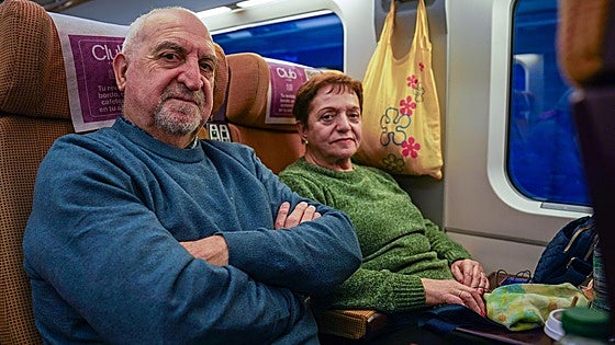 El primer AVE Madrid-Sevilla un mes después de la tragedia, en imágenes