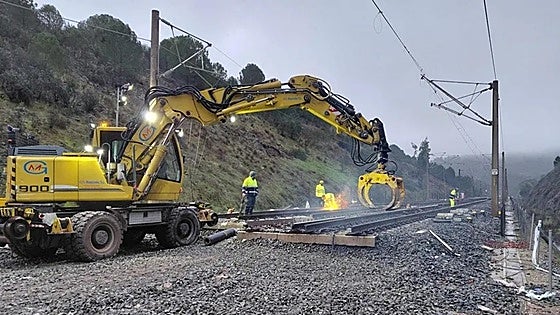 Un tren detenido y algunos retrasos en las primeras horas de servicio entre Madrid y Andalucía