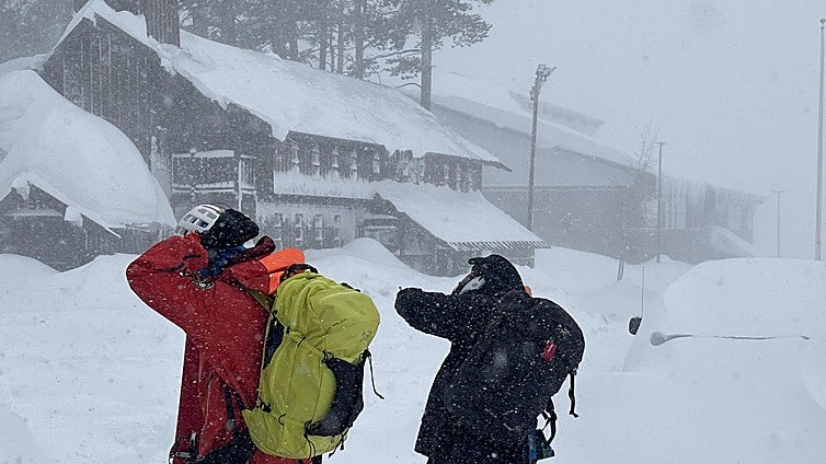 Nueve esquiadores mueren en California sepultados por una avalancha