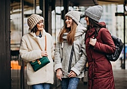 Adorarás el invierno gracias a estos abrigos para mujer que combinan estilo y combaten el frío intenso
